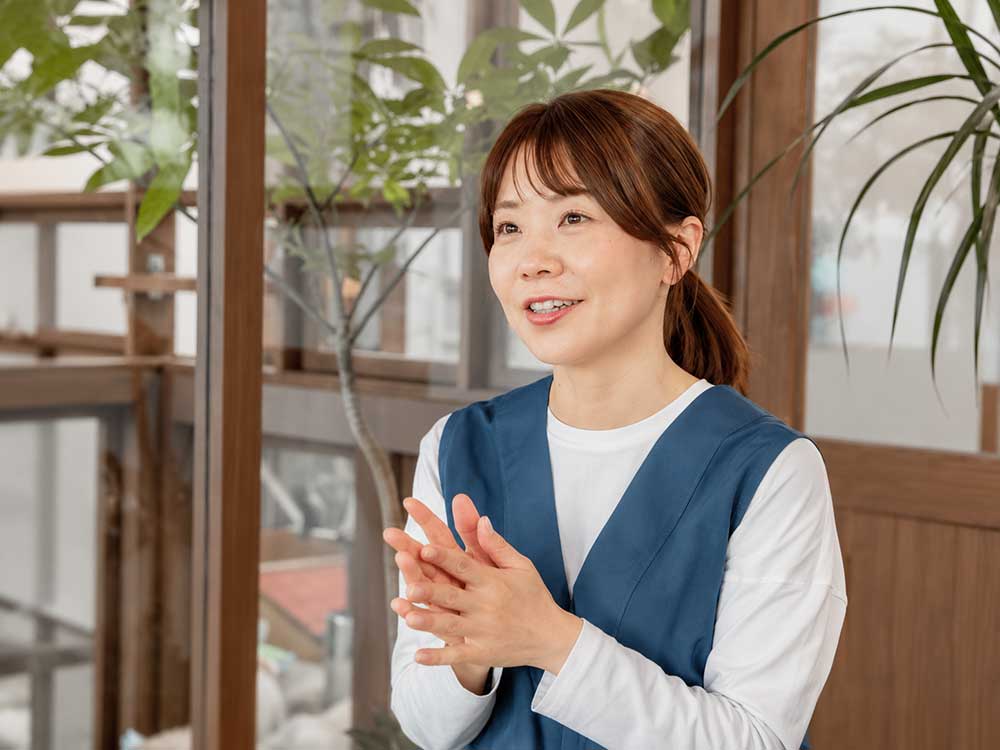 話しているフェリーチェのスタッフ